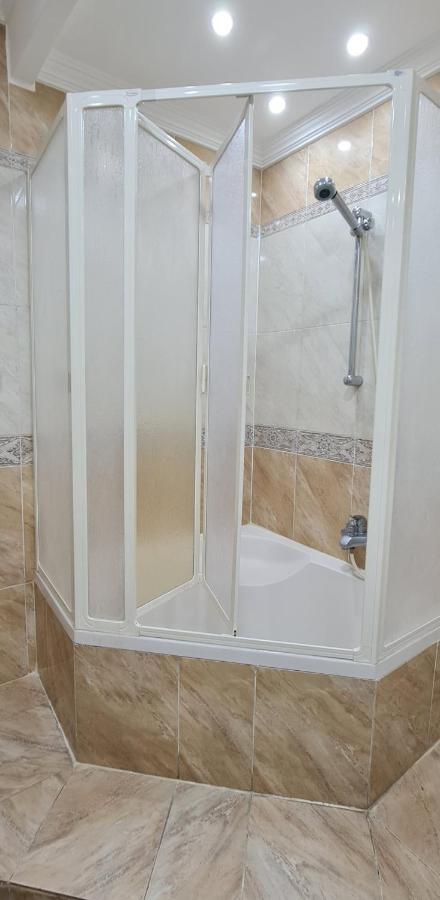 Comfy 3 Bedrooms Apartment In Cairo 96 Exteriör bild